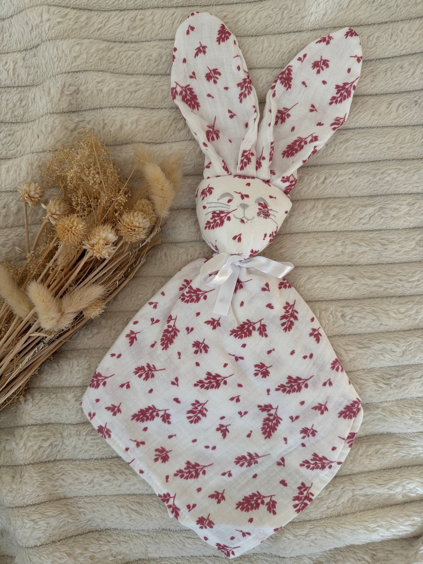 Doudou lapin fleuri