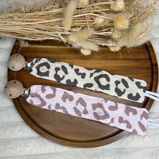 𝐴𝑡𝑡𝑎𝑐𝘩𝑒𝑠-𝑡𝑒́𝑡𝑖𝑛𝑒𝑠 𝑡𝑖𝑠𝑠𝑢 𝑙𝑒́𝑜𝑝𝑎𝑟𝑑. ✨