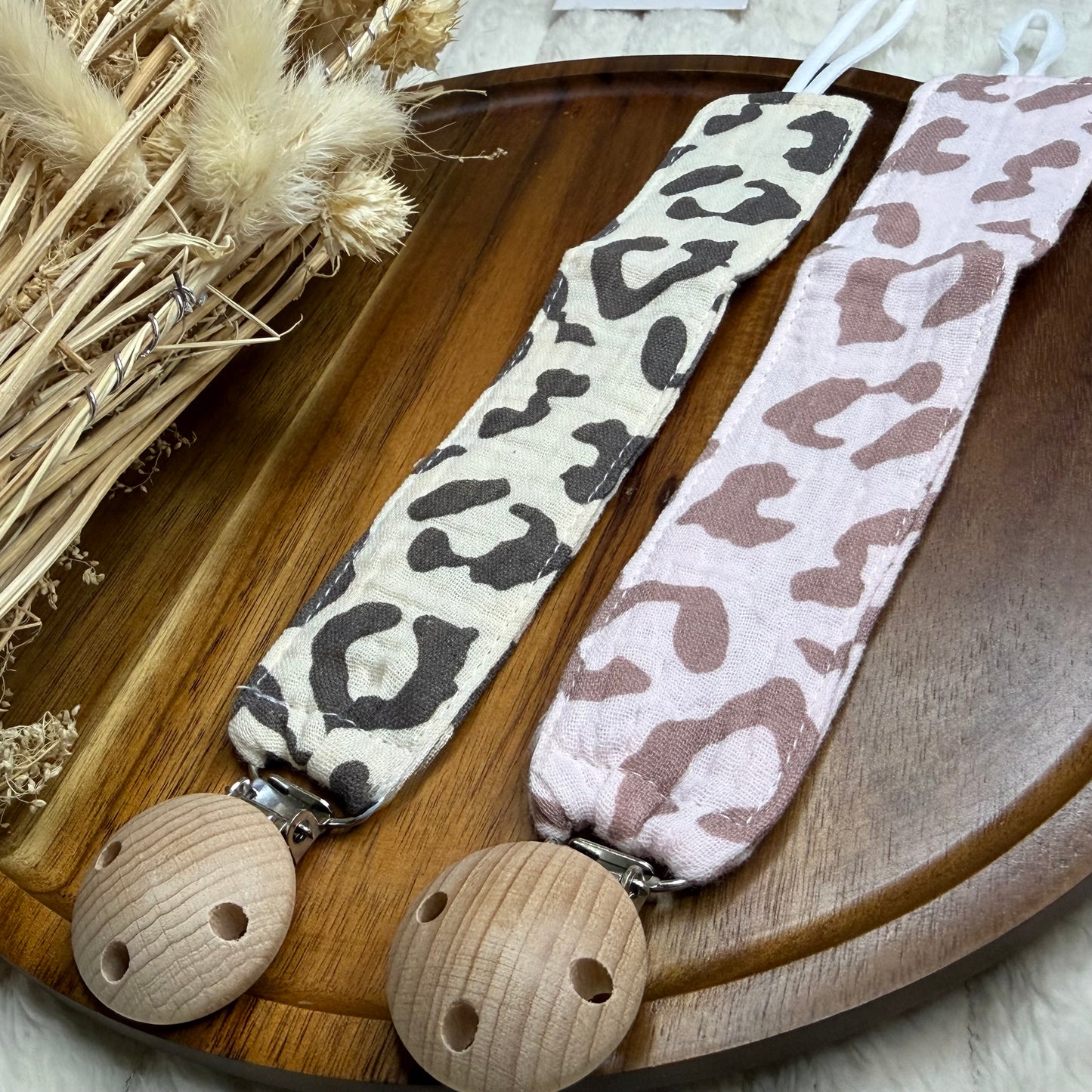 𝐴𝑡𝑡𝑎𝑐𝘩𝑒𝑠-𝑡𝑒́𝑡𝑖𝑛𝑒𝑠 𝑡𝑖𝑠𝑠𝑢 𝑙𝑒́𝑜𝑝𝑎𝑟𝑑. ✨