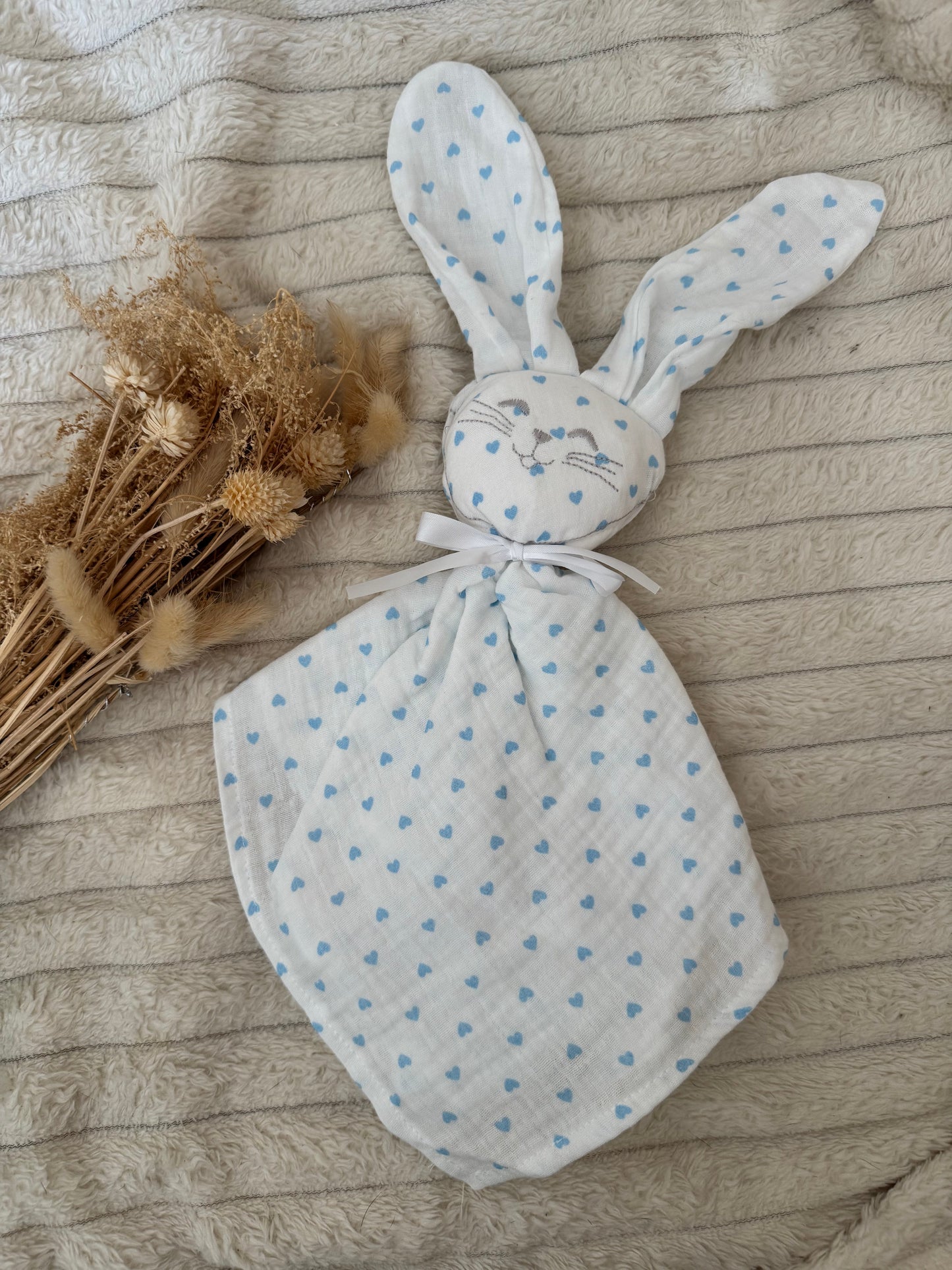Doudou lapin cœurs