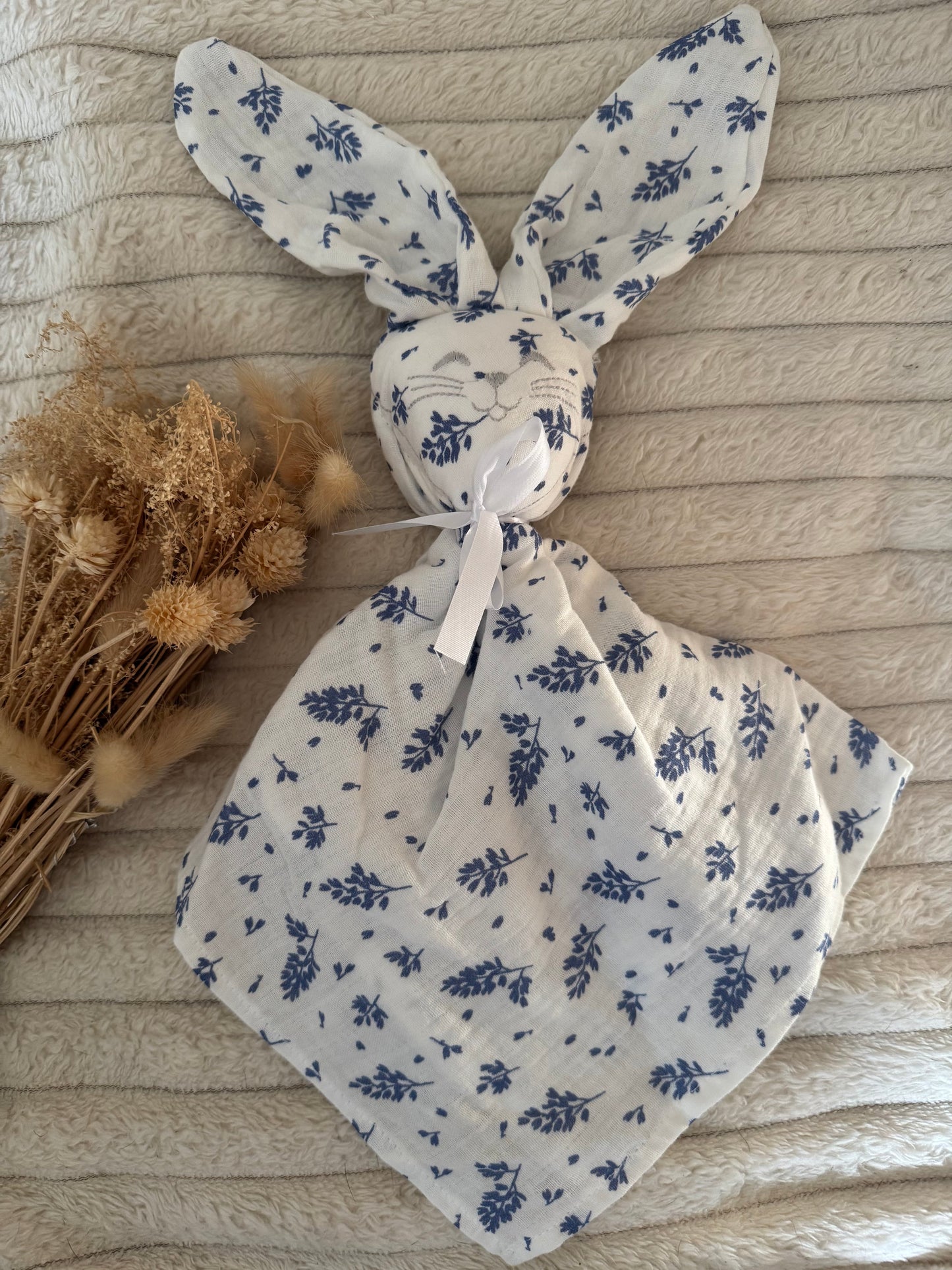 Doudou lapin fleuri